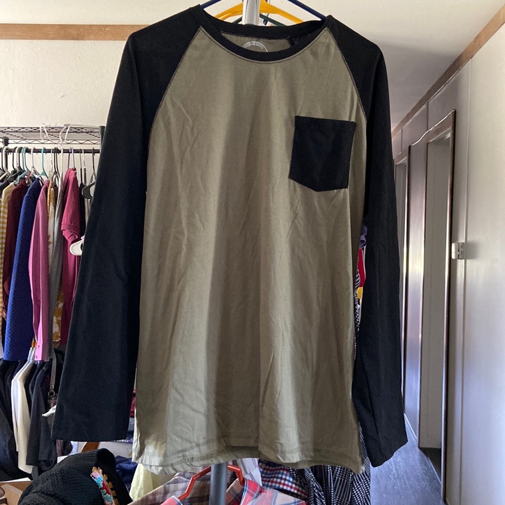 Men’s long sleeve shirt
